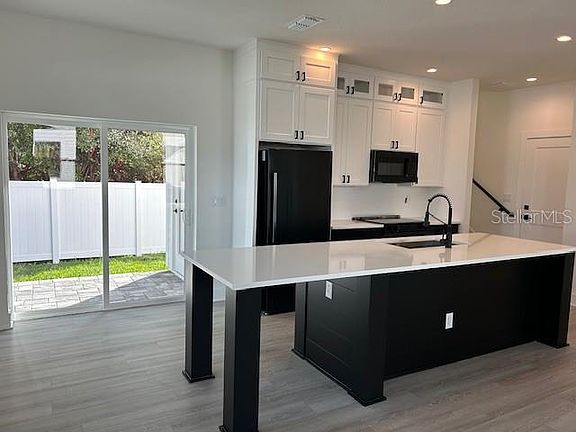 4th image of 2051 PEEL AVENUE