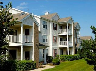 1300 S White Oak Dr APT 823, Waukegan, IL 60085