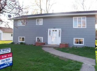 206 S Ash St, New London, IA 52645