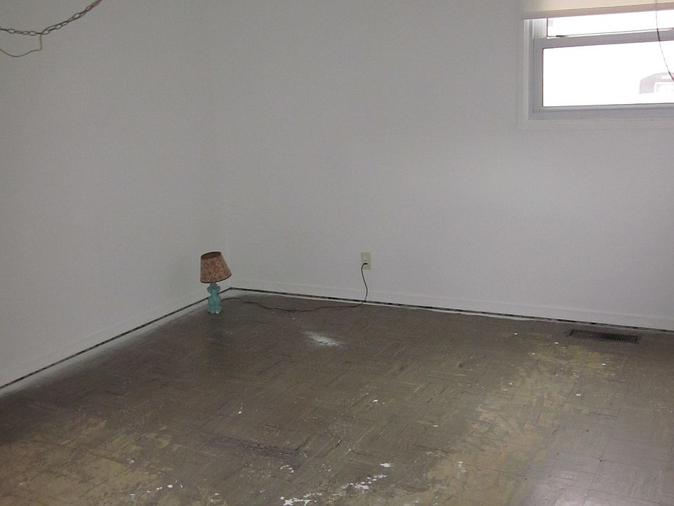 Master Bedroom w/Vltd. Clg.