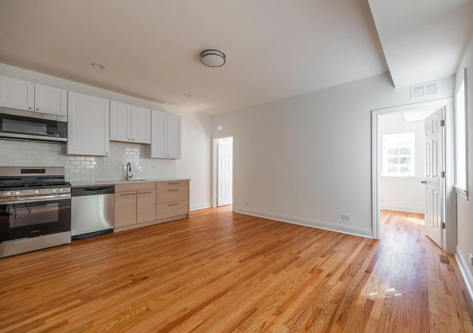 3107 North Harding Avenue #2N — Photo 4
