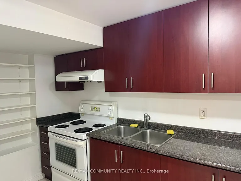 8 Terry Fox St — Photo 1
