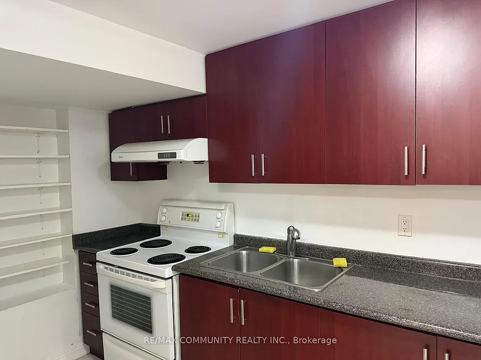 8 Terry Fox St