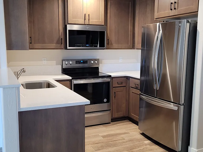 405 Village Ct — Photo 3