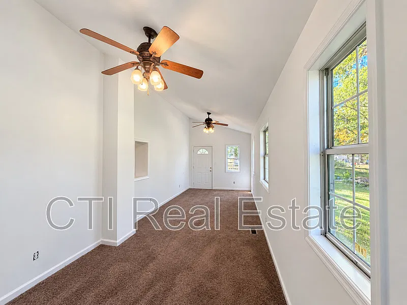2 bed, 1.5 bath, 1554 sqft, $1,750 — Photo 4