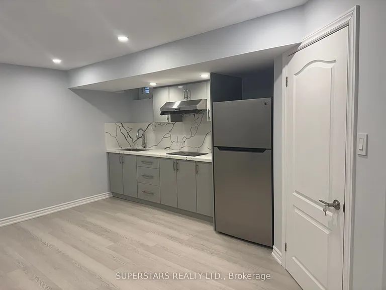 30 Hermitage Blvd #LOWER — Photo 5