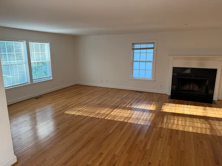 220 Gross Ave — Photo 16