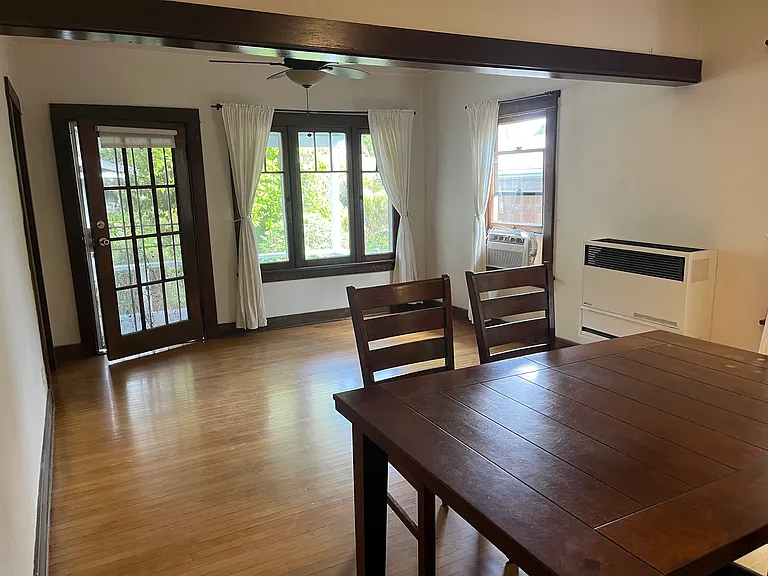 807 N Wilson Ave — Photo 3