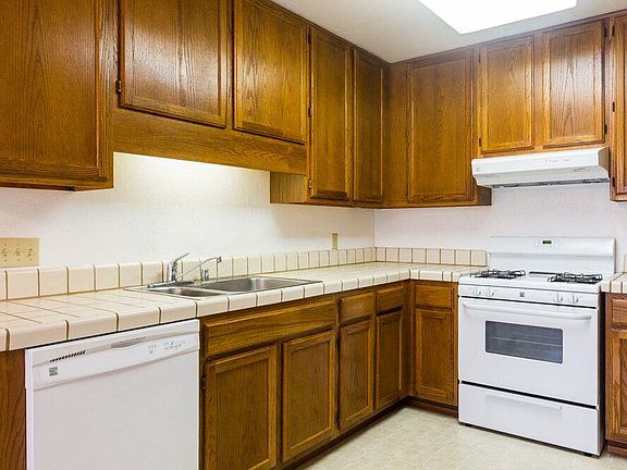 4th image of 204 Green Meadow Dr APT B