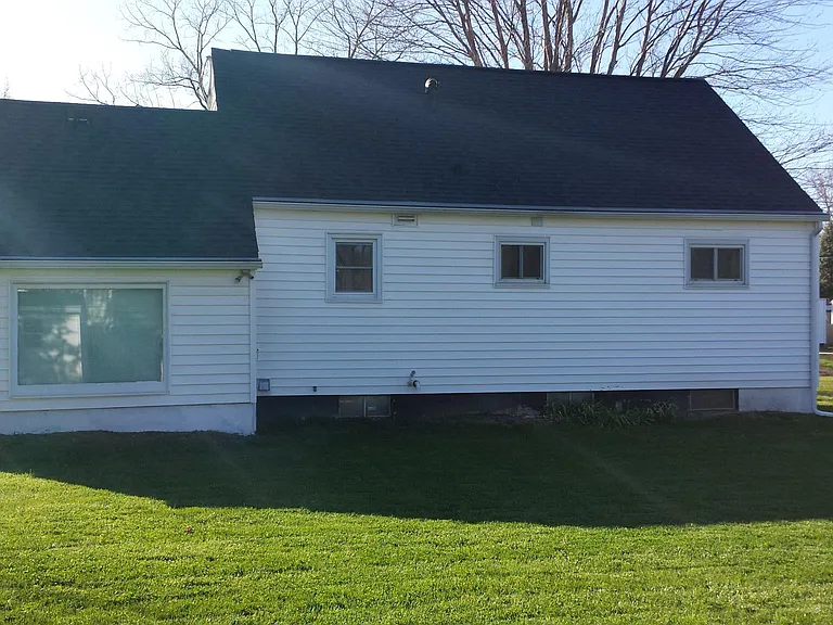 323 Everingham Rd — Photo 2
