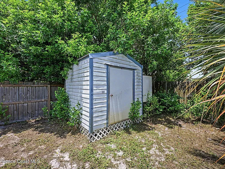 2292 Lakeview Dr — Photo 17
