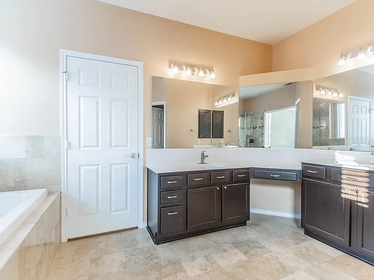 1521 Hidden Cove Ct — Photo 29