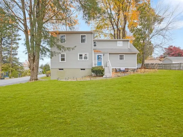 32 Crest Drive, Yorktown Heights, NY 10598