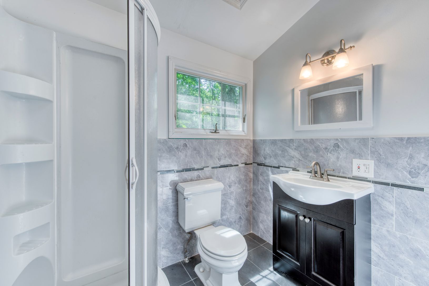  Cottage Full Bath