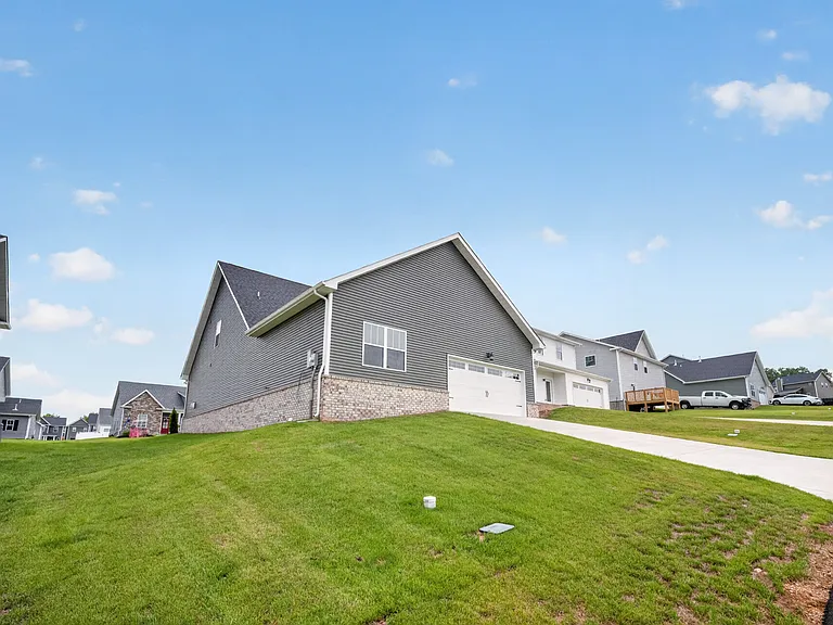 104 Thornberry Rd — Photo 4