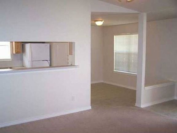 4th image of 937 Crepe Myrtle St