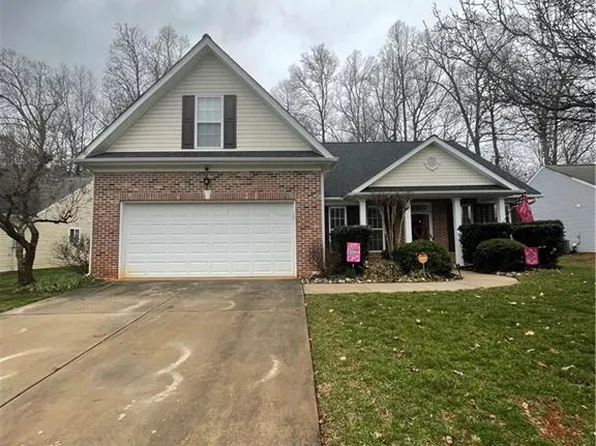 610 Hawthorn Ridge Dr, Whitsett, NC 27377