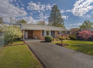 528 Ridgecrest Ln, Roanoke, VA 24019