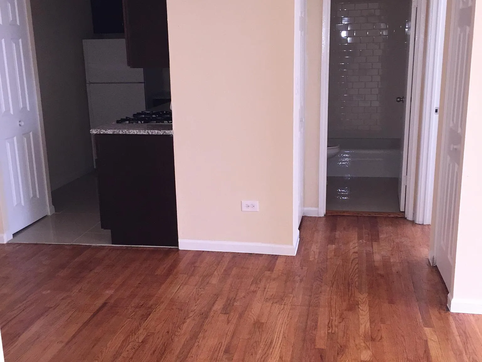 1025 W Hollywood Ave — Photo 3