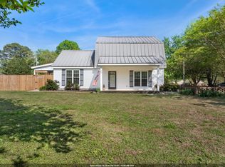 10 Montclair Dr, Killen, AL 35645