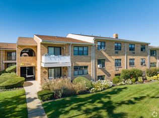 8 Florence Ave APT 16C, Freeport, NY 11520