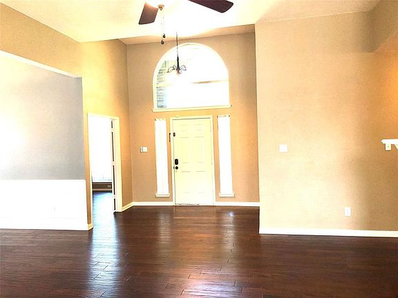 2nd image of 212 Hawthorne Dr