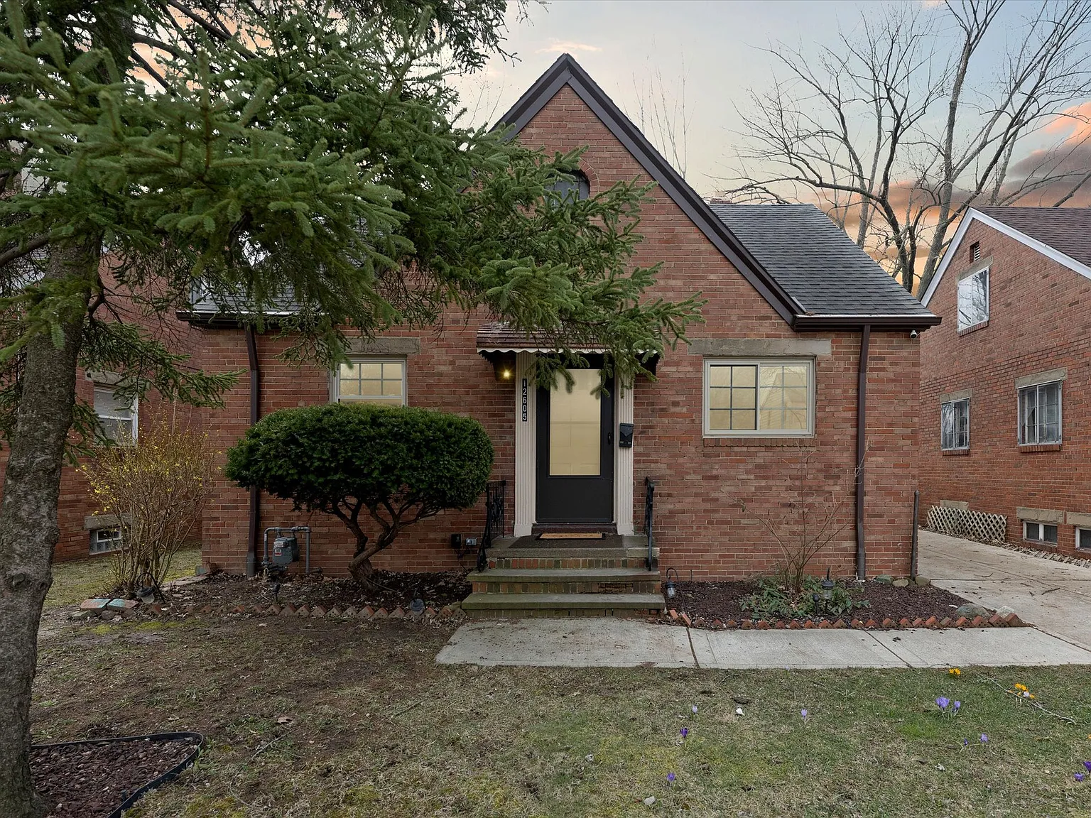 3 bed, 1736 sqft, $1,895 — Photo 1