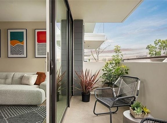 5th image of 380 Cordova St #214