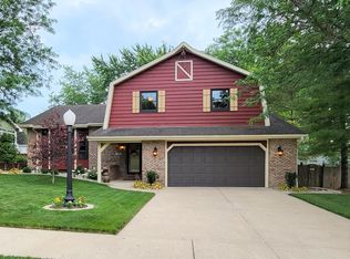 313 Fairfield Dr, Crown Point, IN 46307