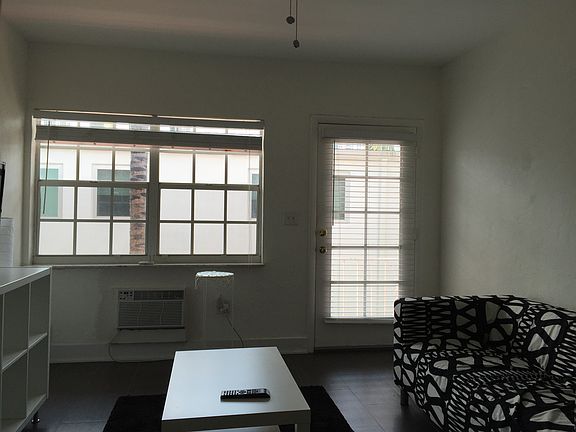3rd image of 1611 West Ave APT 14