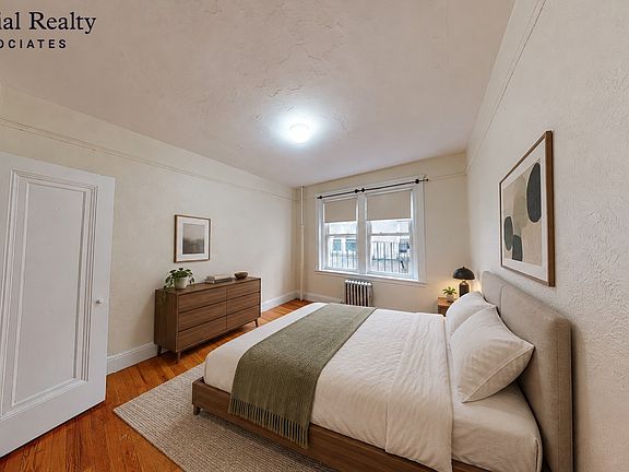 5th image of 1685 Commonwealth Ave #16