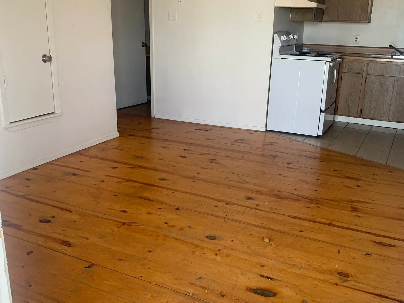 2 bed, 750 sqft, $700 — Photo 3