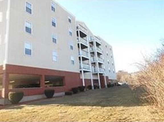 4th image of 86 E Howard St Unit 303