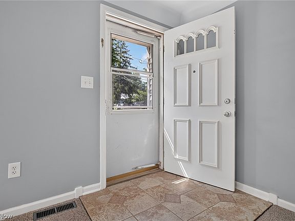 5th image of 11828 Albion Rd