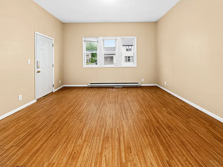 315 N 14th Ave E #1 — Photo 4