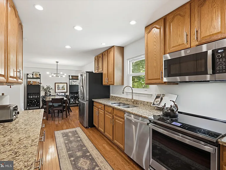 2412 Rosedown Dr — Photo 12