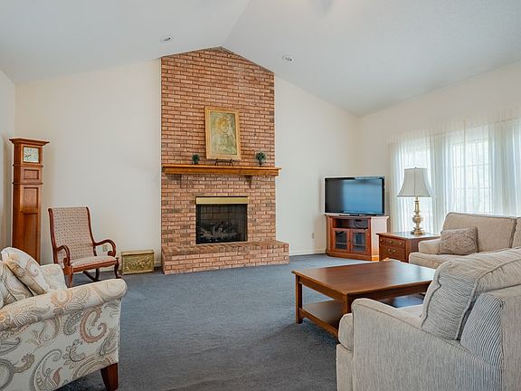 5th image of 772 Wexford Way