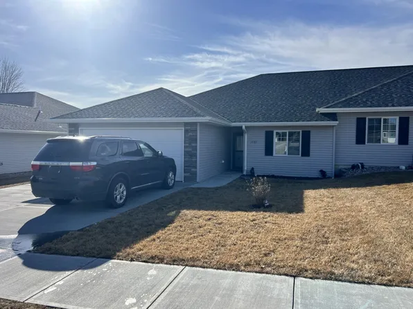 1121 W Meadow Ridge Rd, Norfolk, NE 68701