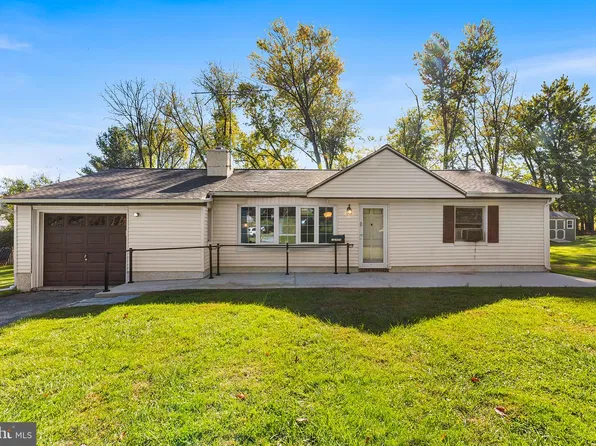 10 S Garden Cir, West Chester, PA 19382