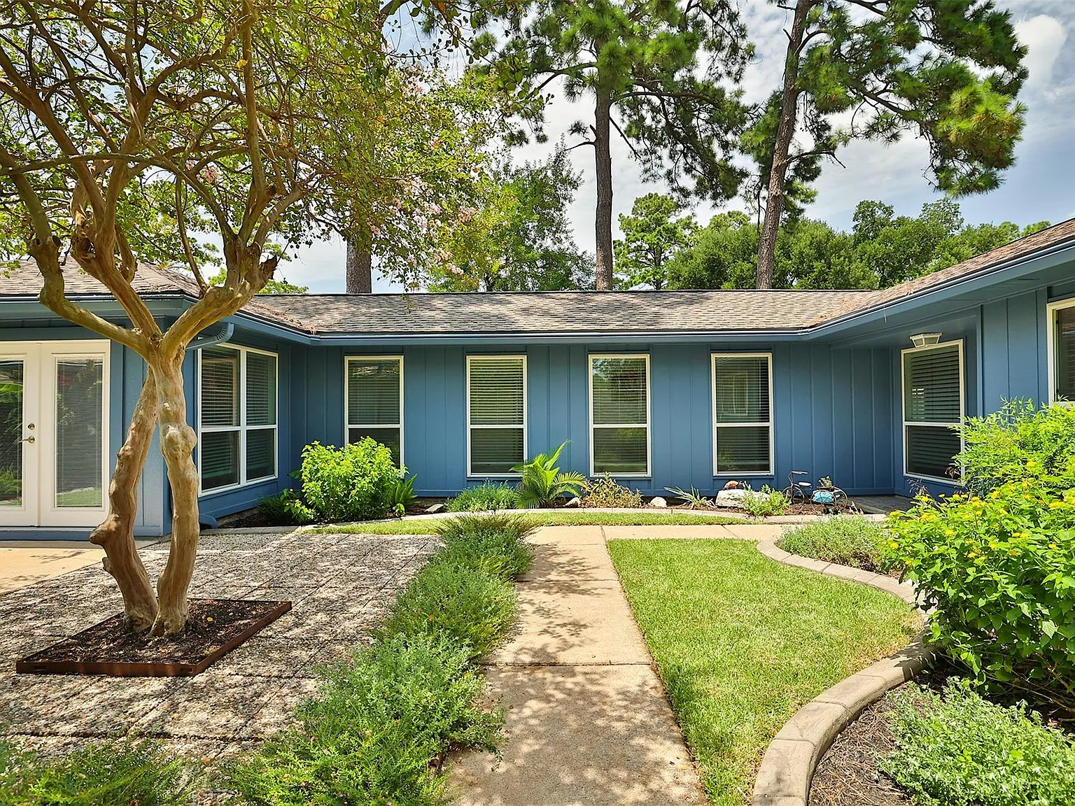 3 bed, 2.0 bath, 1915 sqft, $2,000 — Photo 4