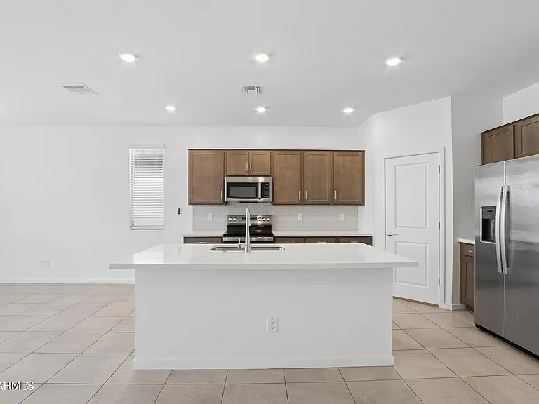 25293 W Wayland Dr — Photo 10