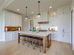 13702 Pembroke Ln, Overland Park, KS 66224