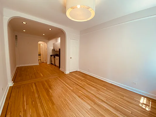 Rented by Metropolis Real Estate of Manhattan | media 4