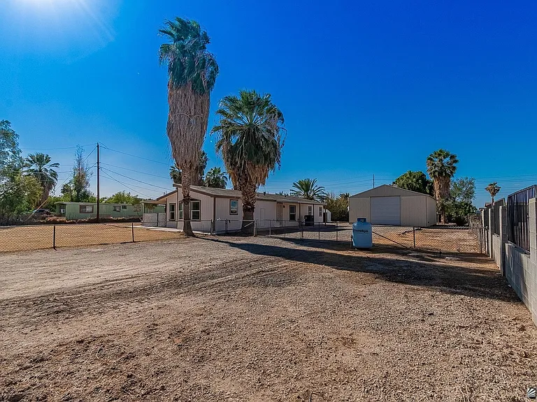 12546 S Cortez Ave — Photo 2