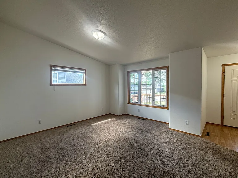 3029 Stonewall Dr — Photo 5