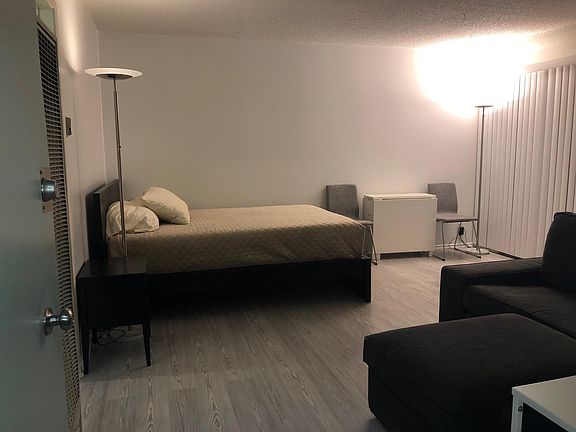 fit a queen size bed and sofa