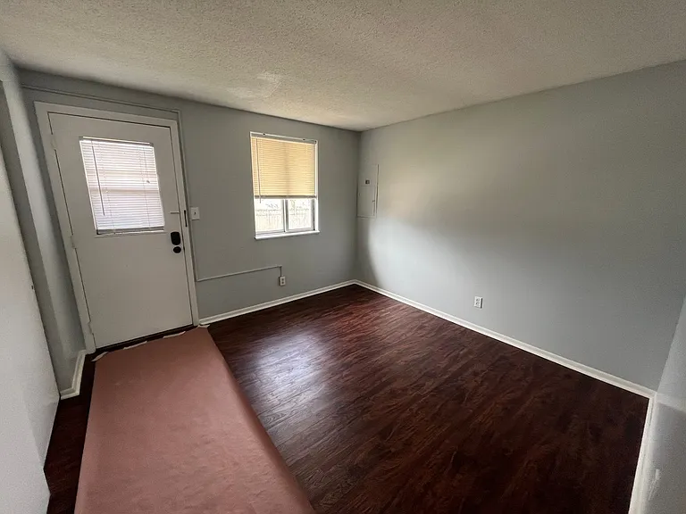 1105 Rivermet Ave — Photo 5