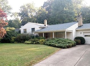 7585 Hollycroft Ln, Mentor, OH 44060