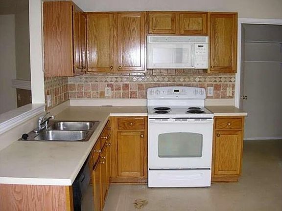 3rd image of 8789 Garden Springs Dr