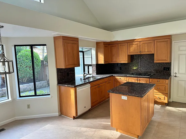 10084 Nantucket Dr — Photo 17